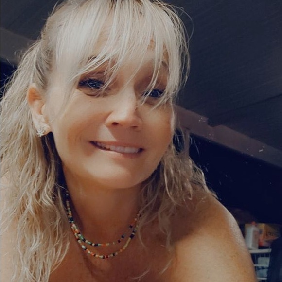 Meet your Posher, Dawn - Picture 2 of 10